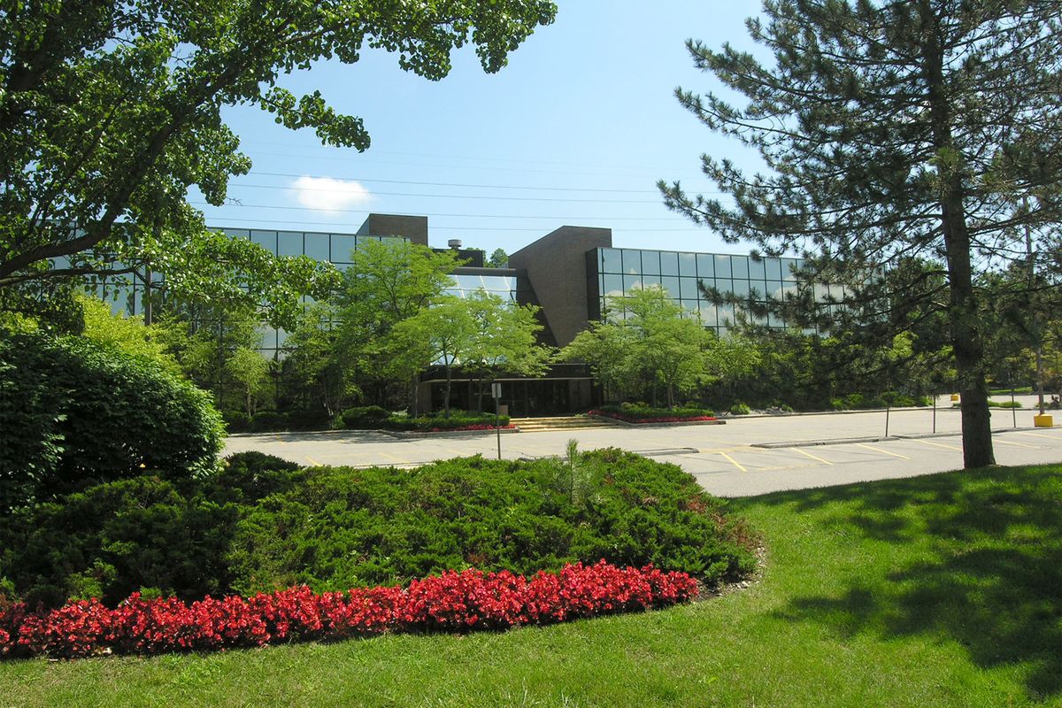 File:Troy Skyline looking east fr Coolidge Hwy and Big Beaver Rd