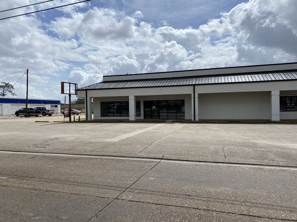 308 E Prien Lake Rd, Lake Charles, LA Shopping Center for Lease