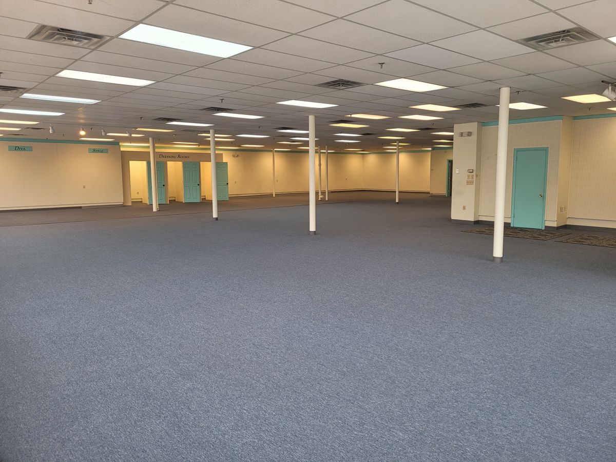 Center St Retail & Office Space - ENDCAP