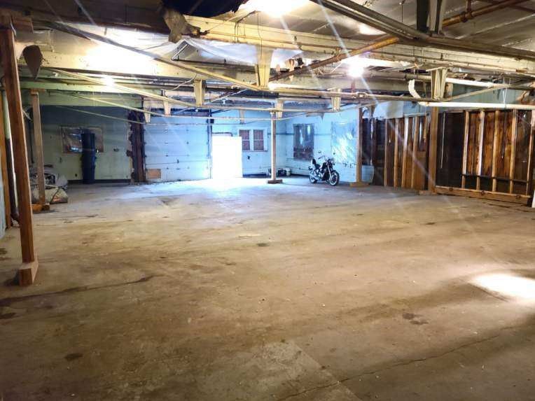 2 Floor Storage 5,000+sq.ft. Used for cars, motorcycles, business